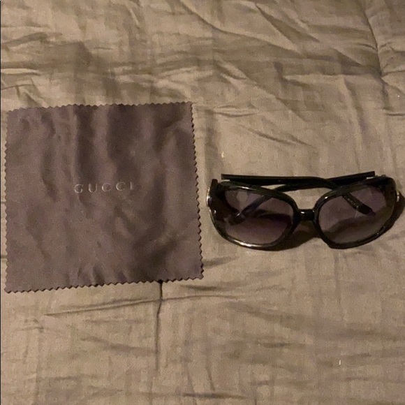 Gucci sunglasses 😎 - Picture 1 of 13